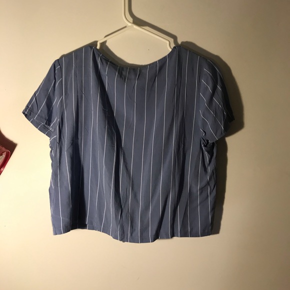 Blue and white striped cropped tee - Picture 4 of 4